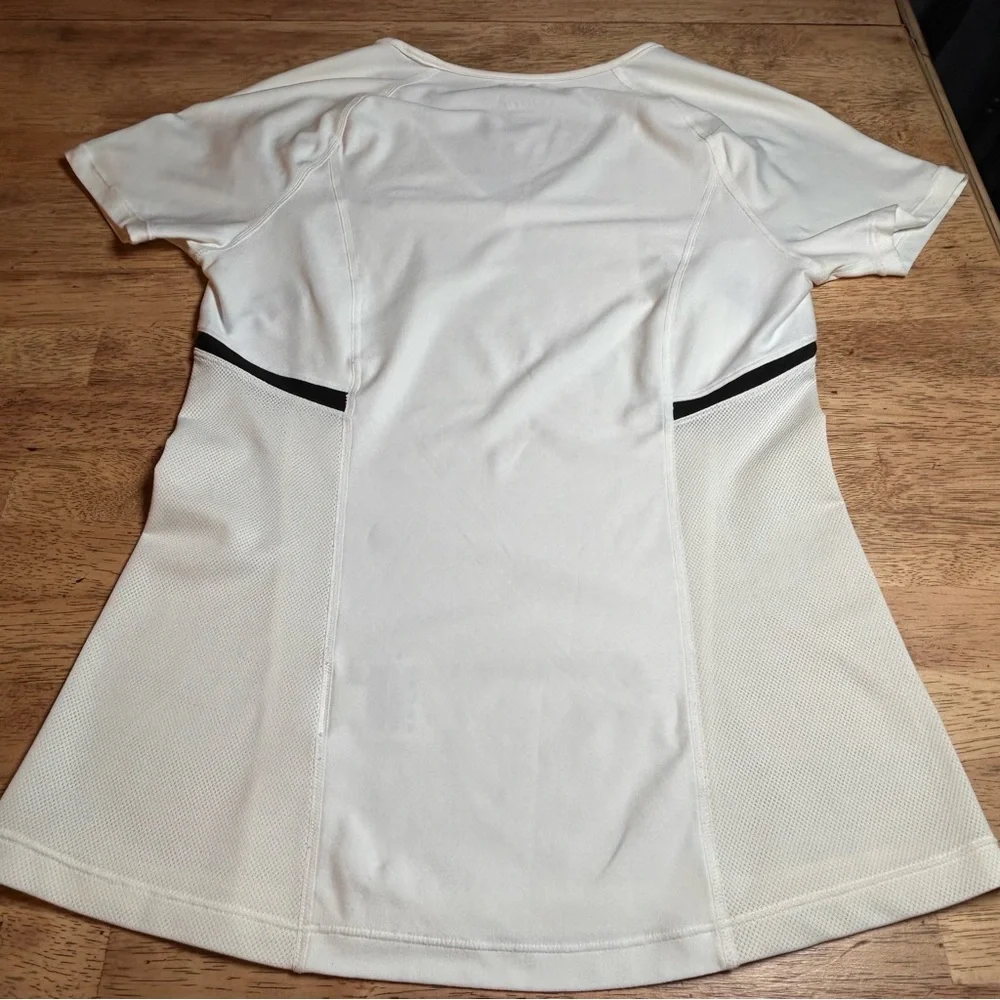 Nike Women's Dri-FIT V-neck Athletic Tee Medium‎